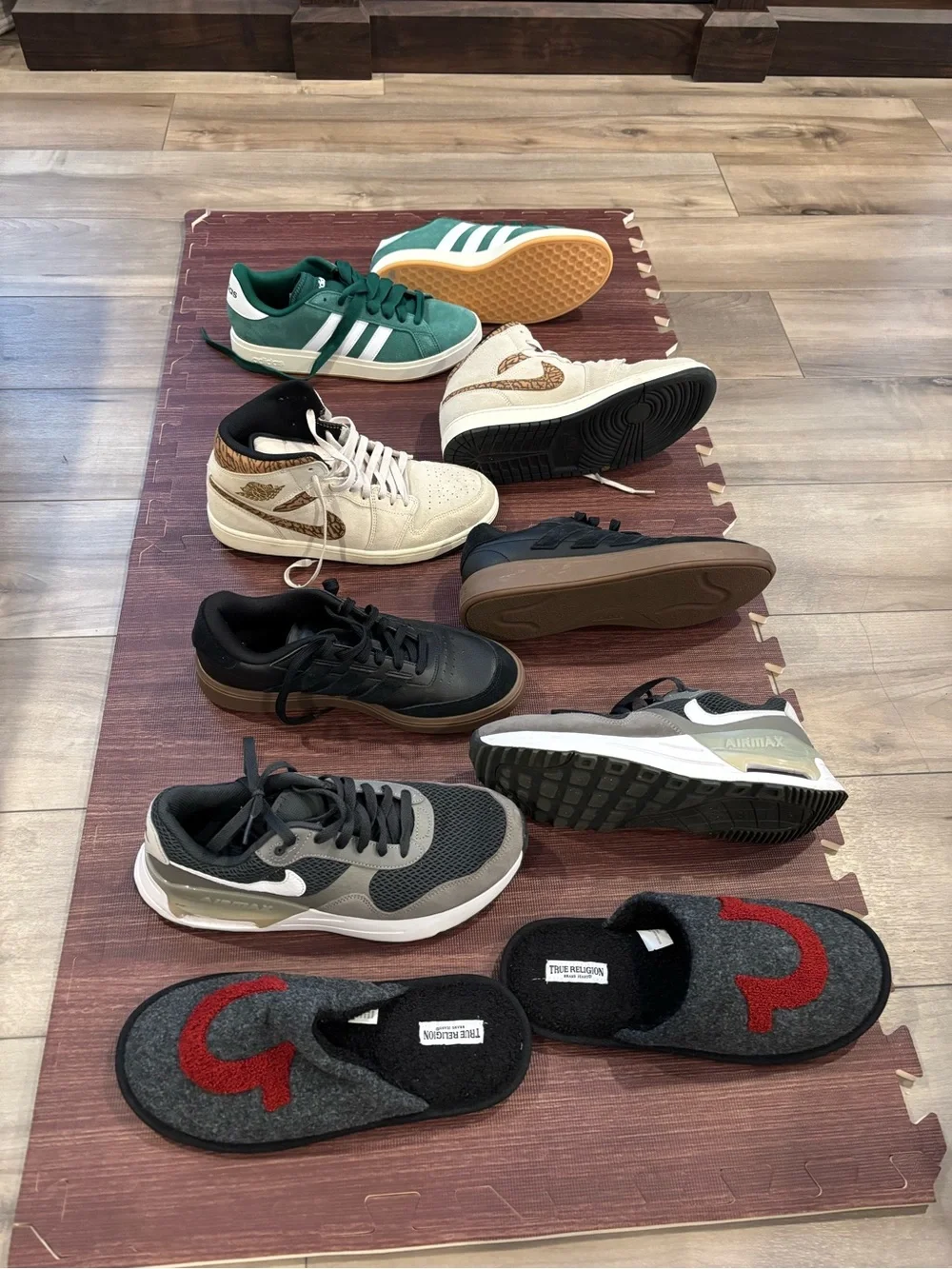 Men’s assorted shoe bundle! (Nike, Jordan’s, adidas, true religion)  details ⬇️